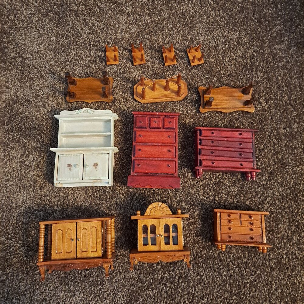 Vintage 13 Piece Wood Miniature Dollhouse Furniture Lot - Picture 2 of 6